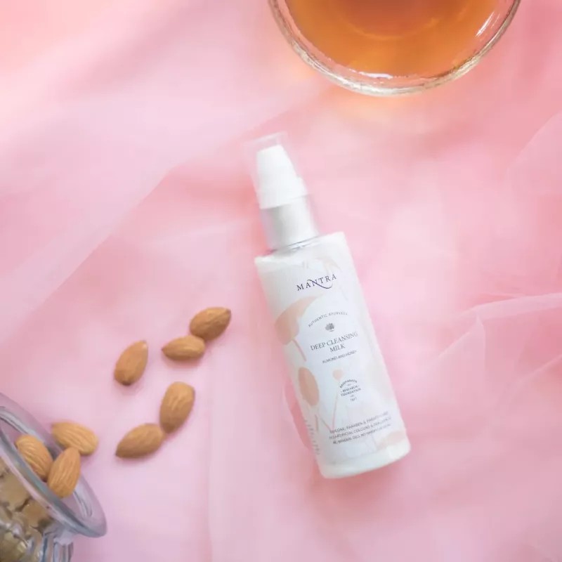 Mantra Herbal Almond & Honey Deep Cleansing Milk (100ml)